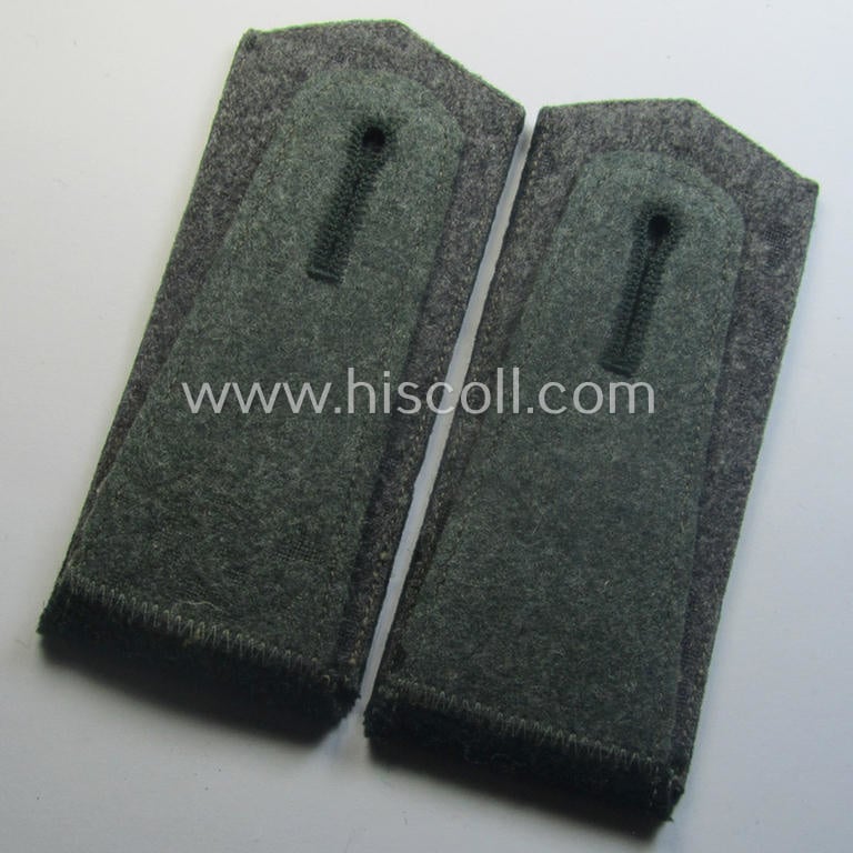 Pair of early- (ie. pre-) war-period, WH (Heeres) 'M36'- (ie. 'M40'-) pattern 'cyphered' (and pointed-styled!) EM-type shoulderstraps as intended for a: 'Soldat u. Mitglied des Artillerie-Rgts. 4'