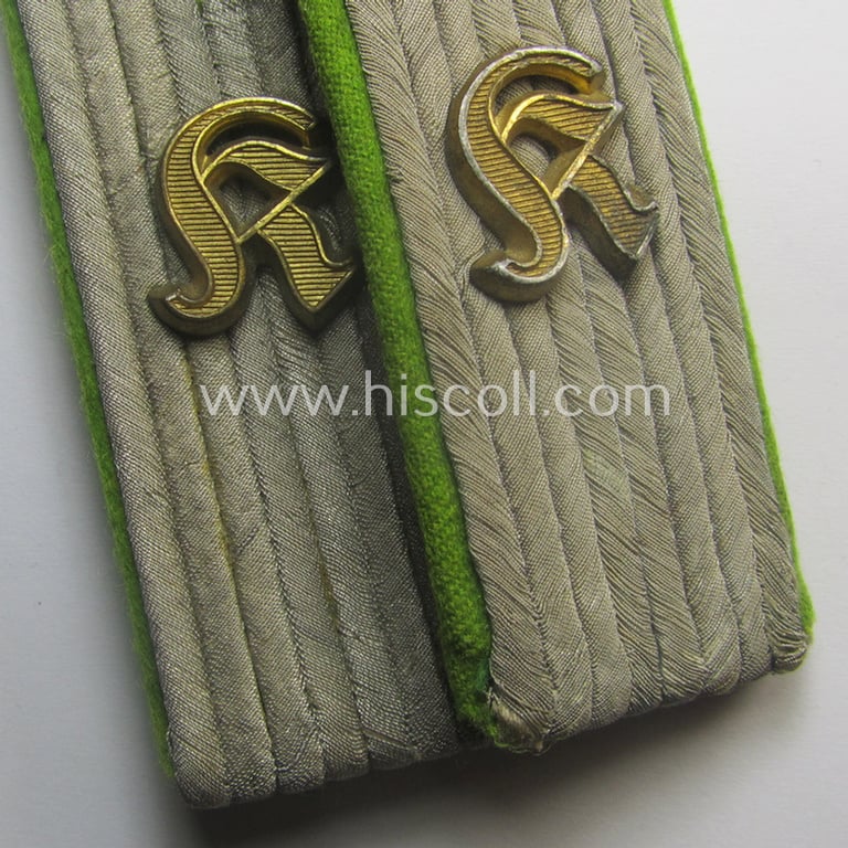 Superb - and actually rarely seen! - pair of WH (Heeres) 'cyphered', officers'-type shoulderboards as was specifically intended for a: 'Leutnant eines Kradschützen-Bataillons der Pz.- u. Inf.-Div.'