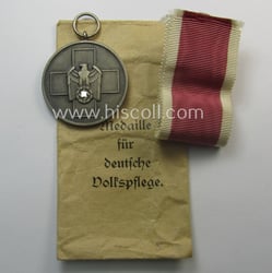 Medal-set: 'Medaille für Deutsche Volkspflege' packed in its...