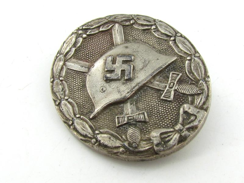 Woundbadge in Silver (VWA Silver) – maker “65”