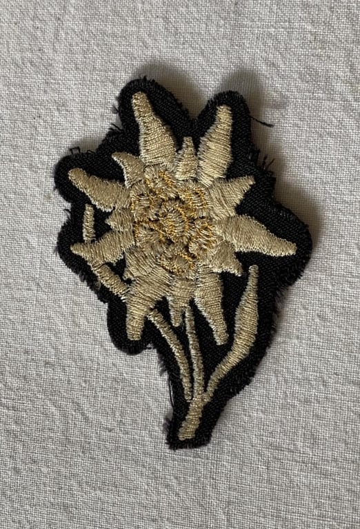 Waffen-SS 'Gebirgsjager' Cap Insignia 'Edelweiss'