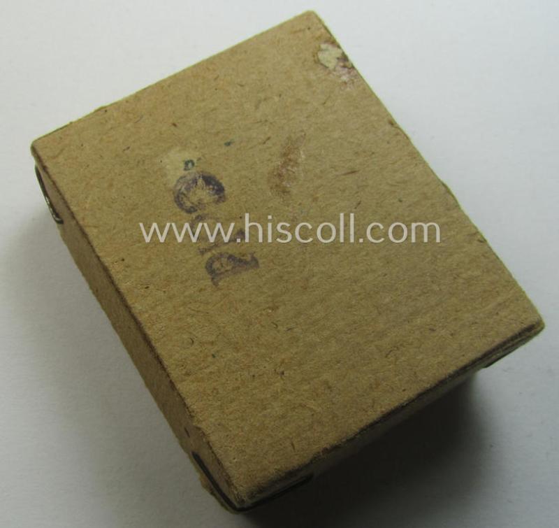 'Reichssportabzeichen DRL in Gold' (or: golden-class DRL sports'-badge) being a truly detailed and/or: maker- (ie. 'Wernstein - Jena'-) marked example that comes stored in its (rare!) period carton-based box