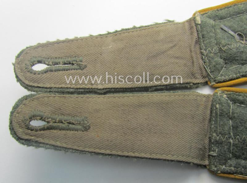 Truly used- and/or worn, pair of WH (Heeres) so-called: 'M40 o. M43'-pattern, NCO-type shoulderstraps: 'Oberfeldwebel der Kav./Reiter- o. Aufklärungs-Trpn.'