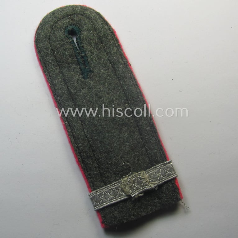Single, WH (Heeres) I deem early-war period- (ie. 'M40'-pattern-) and tailor-made, NCO-type shoulderstrap as was intended for usage by an: 'Unteroffizier u. Anwärter der Panzer- o. Panzerjäger-Trpn.'