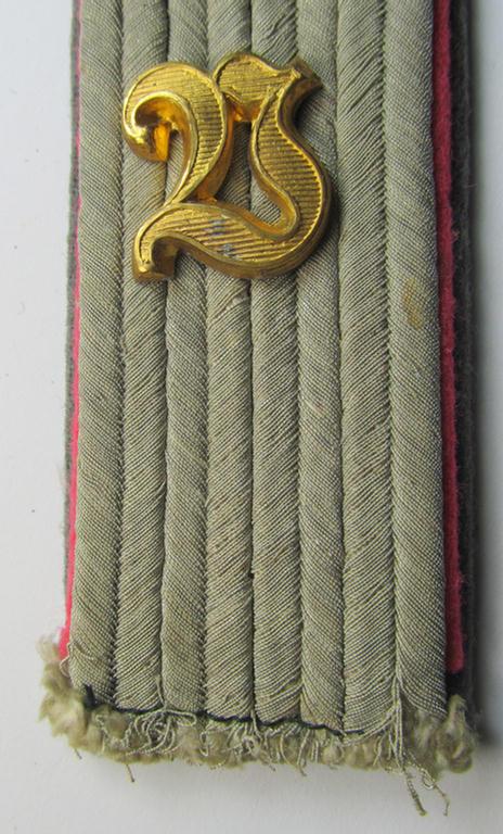 Superb - albeit regrettably single! - WH (Heeres) neatly 'cyphered', officers'-type dual-piped shoulderboard as was intended for a: 'Leutnant der Reserve einer Kraftfahr-Kampftruppen-Versuchsabteilungs'