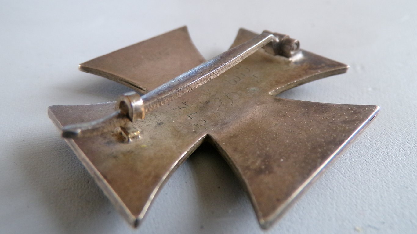 Curved, Named and Cased Iron Cross first Class