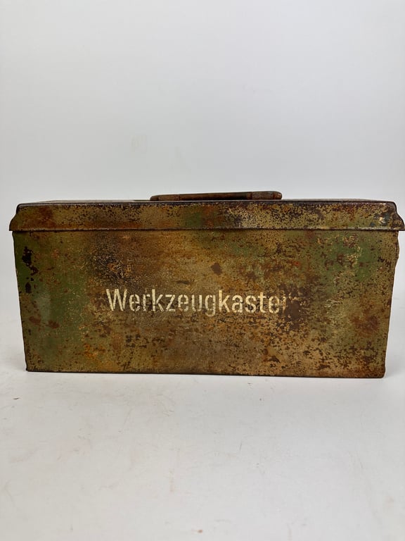 Rare MG34/42  "Werkzeugkasten" 3 tone normandie camo.