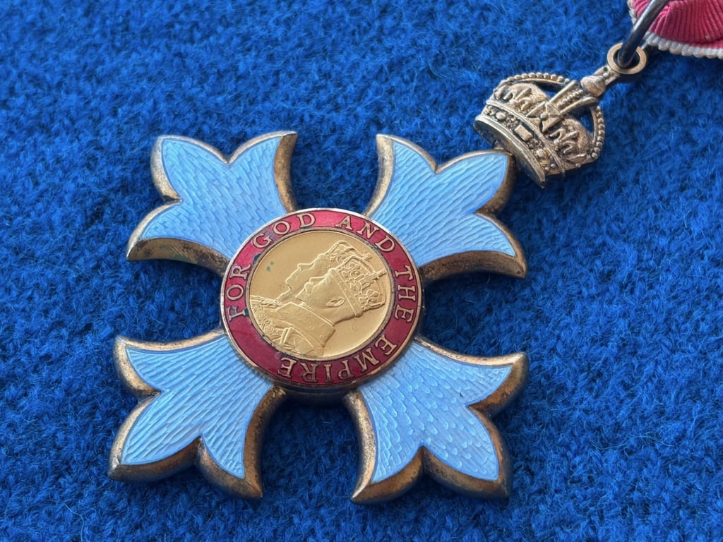 EXTREMELY RARE CASED CBE MEDAL, CASE IS TO THE LATE KING GEORGE VI ISSUE.