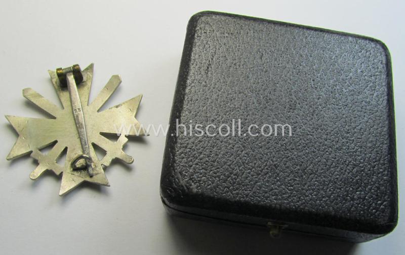 Superb, 'Kriegsverdienstkreuz 1. Klasse mit Schw.' being a maker- (ie. '65'-) marked (and/or 'Buntmetall'-based!) specimen by the maker: (ie. 'Hersteller') 'Klein u. Quenzer' that comes stored in its original, luxuriously-styled KvK-etui