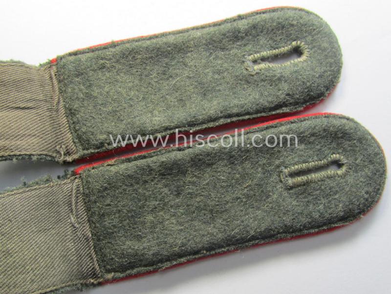 Pair of WH (Heeres) EM-type shoulderstraps: 'Soldat eines (Sturm)Art.-Abtgs. o. Rgts.'