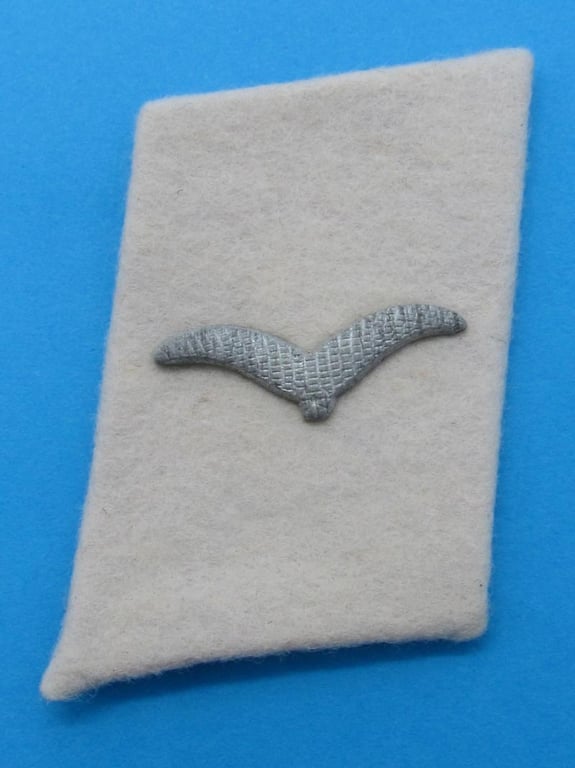 Hermann Göring division collar tabs
