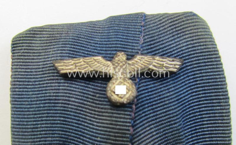 Superb, WH (Heeres o. KM) so-called: 'Einzelspange' (being of the non-detachable-pattern!) showing a: 'WH-DA 2. Stufe' (as was intended for 18 years of service) and that shows a detailed, Heeres o. KM-type-eagle-device, period-attached