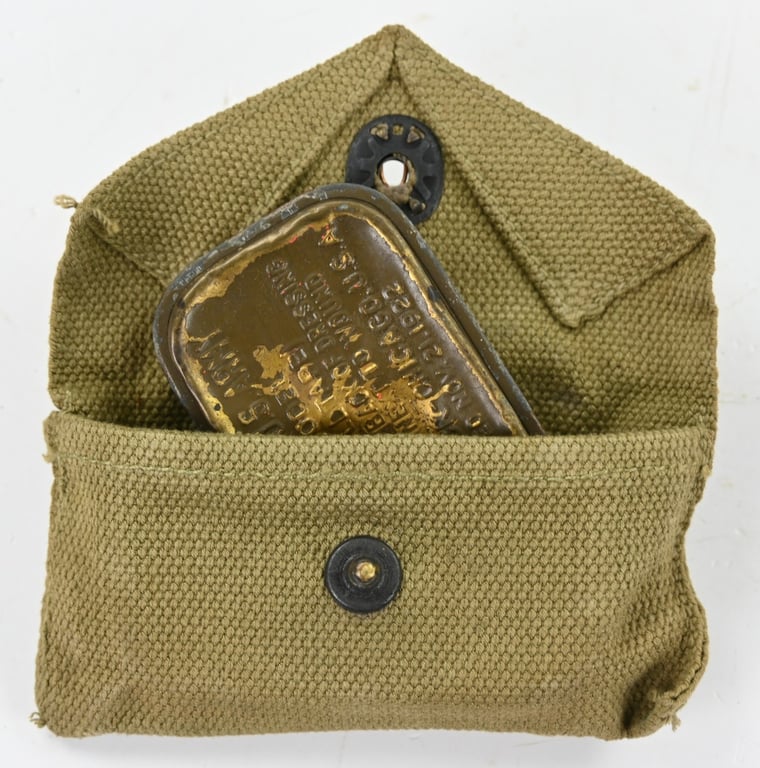US WW2 M-1924 First Aid Pouch with First Aid Kit