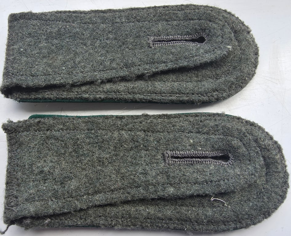 WH pair of Gebirgsjäger M43 straps to NCO Regt.98