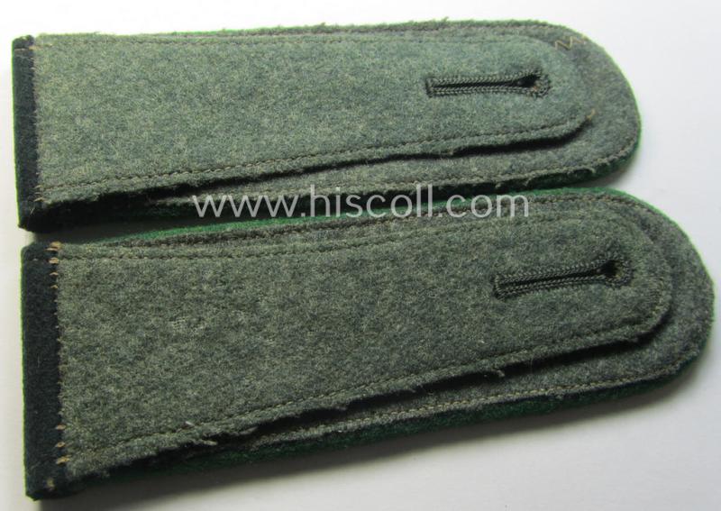 Pair of WH (Heeres) EM-type (ie. 'M36- o. M40'-pattern) shoulderstraps: 'Soldat eines Gebirgsjäger- o. Jäger-Rgts.'