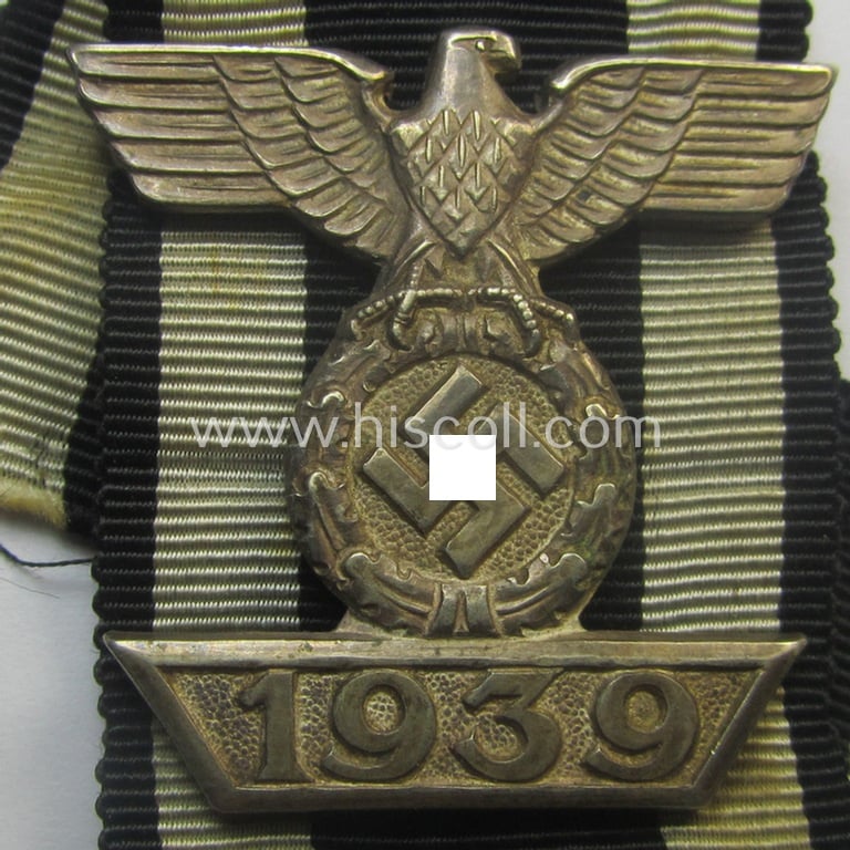 'Wiederholungsspange zum EK II. Klasse' (or: bar to the WWI IC second class) as was produced by the maker (ie. 'Hersteller') named: 'B.H. Mayer's Kunstprägeanstalt' (ie. 'Hersteller 26')