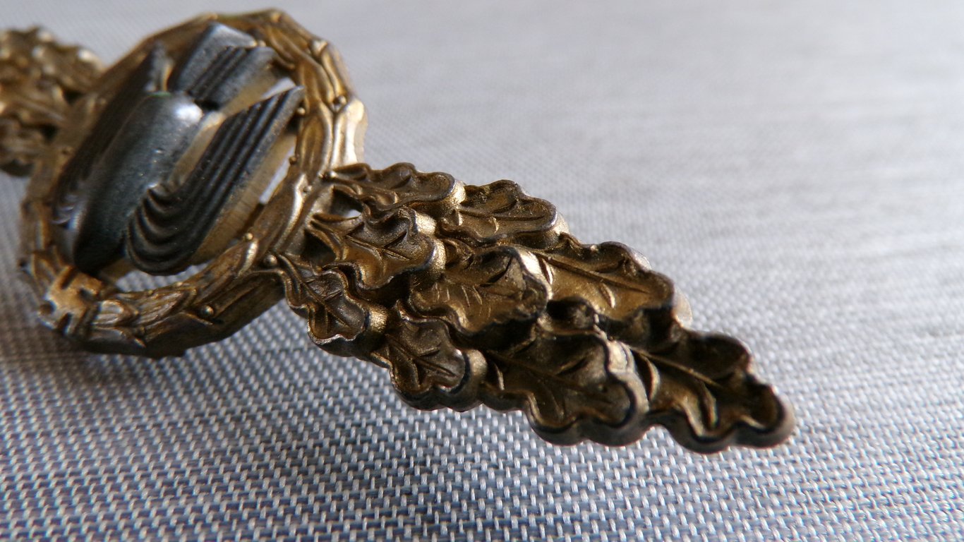 Luftwaffe Gold Bomber Pilot Clasp