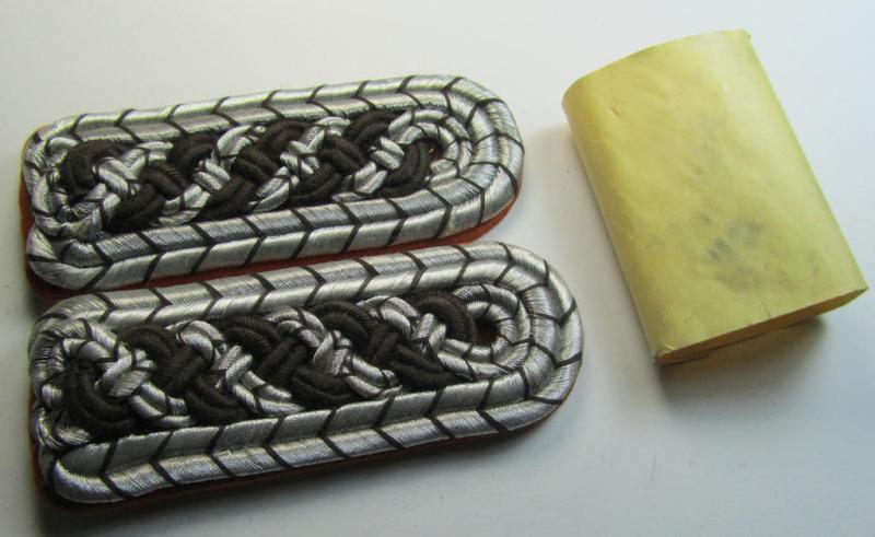 Superb - and fully matching! - WWII-period, 'Gendarmerie'-related NCO-type shoulderboard-pair for a: 'Meister der Gendarmerie' (that comes still 'packed' in its period albeit unmarked wrapping-'Banderolle')