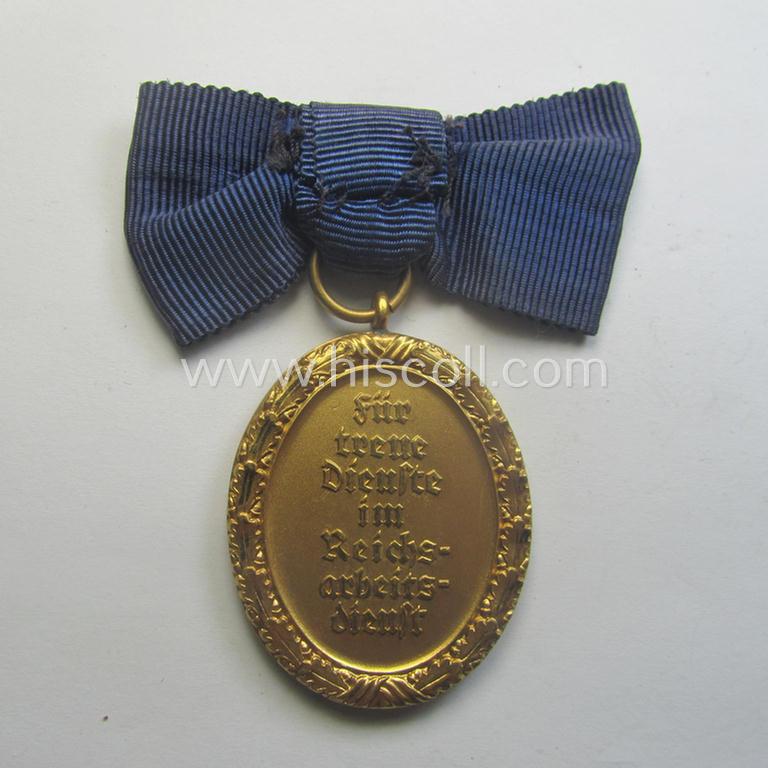 Superb - and very rarely encountered! - example of a: 'RAD der weiblichen Jugend' (or: RADwJ) so-called: 'Dienstauszeichnung 1. Stufe in Gold' that comes mounted onto its period-attached ('bow-tie'-shaped!) ribbon (ie. 'Bandabschnitt')