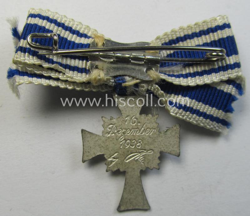 Attractive - albeit non-maker-marked - 2 cms.-sized miniature of an: 'Ehrenkreuz der Deutschen Mutter in Silber' that came stored in its equally non-maker-marked, two-pieced 'LDO'-type box (ie. etui) as recently found