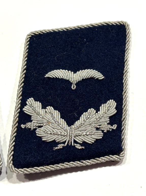 LW Collar tabs for a medical Leutnant