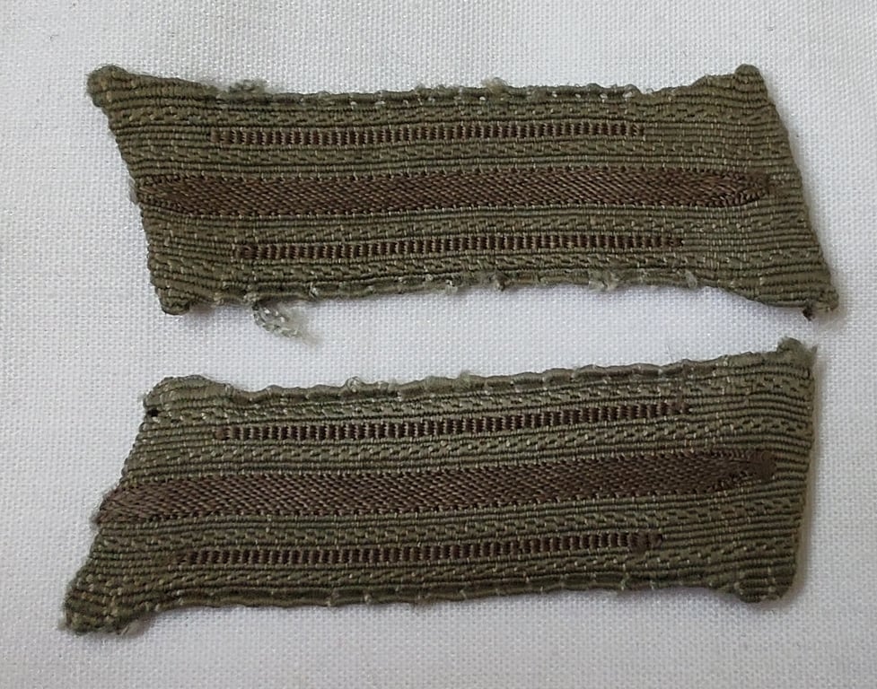 matching pair of WH (Heeres) mid war period 'standard issue' M43 pattern collar tabs  ('Einheitskragenspiegel')