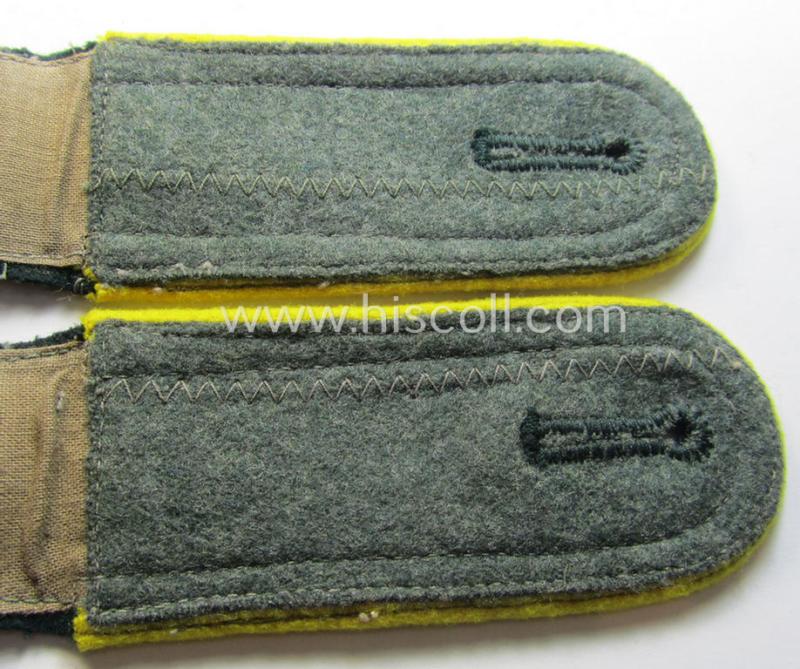 Attractive - and fully matching! - pair of WH (Heeres) NCO-type (ie. 'M40-pattern) shoulderstraps as was intended for usage by an: 'Unteroffizier eines Heeres Nachrichten-Abteilungs'