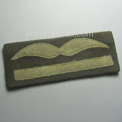 Single, WH (Luftwaffe) greyish-blue-coloured, officers'-type rank-patch (aka 'moustache'),...