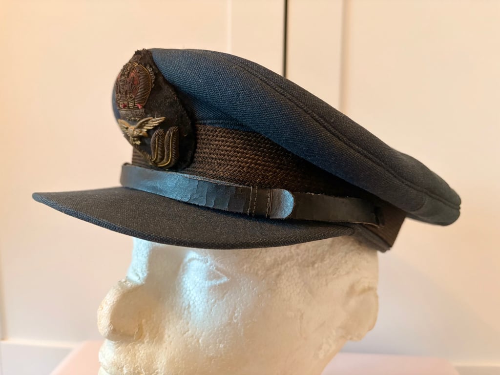 AUTHENTIC ORIGANAL WWII BRITISH RAF WARTIME PILOT OFFICERS PEAKED CAP