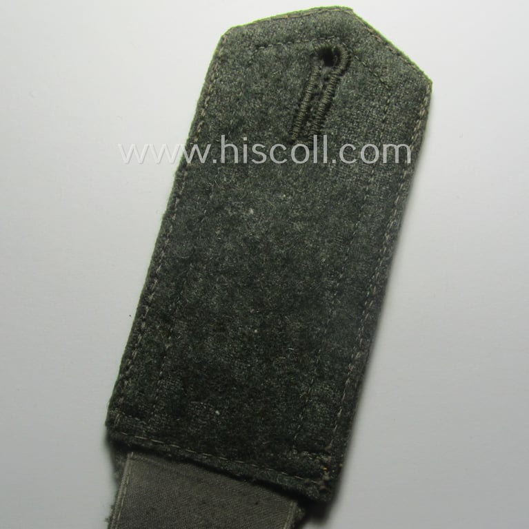 Single, 'cyphered' (and I deem early-war-period), WH (KM) NCO-type shoulderstrap: 'Unteroffizier eines Küsten-Artillerie-Abtlgs.'