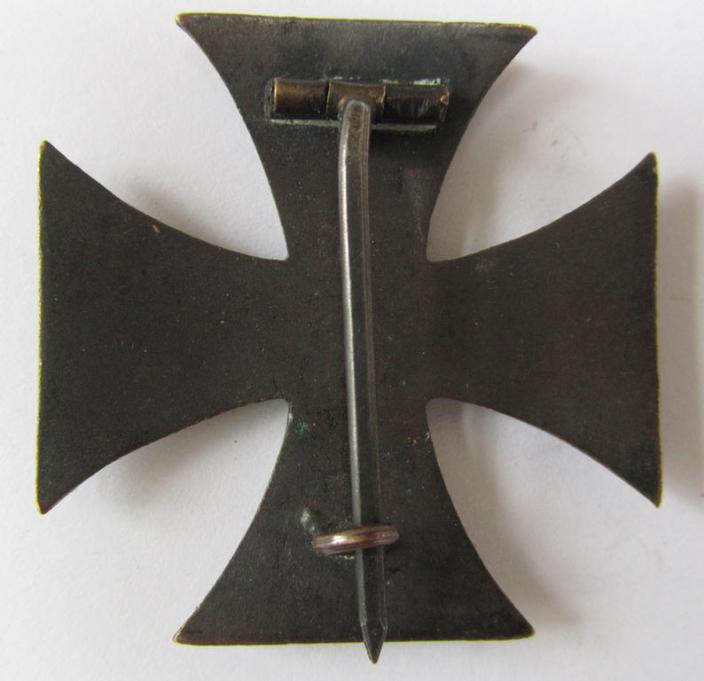 Decorative, WWI-period Braunschweiger, commemorative war-merits'-cross aka: 'Kriegsverdienstkreuz der 1. Klasse' (being a high-quality albeit non-maker-marked example that I deem originates from a production of the early thirties)