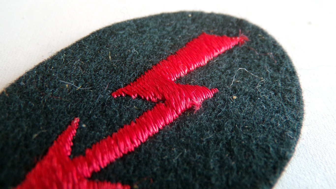 Artillery Signals Specialist Sleeve Patch