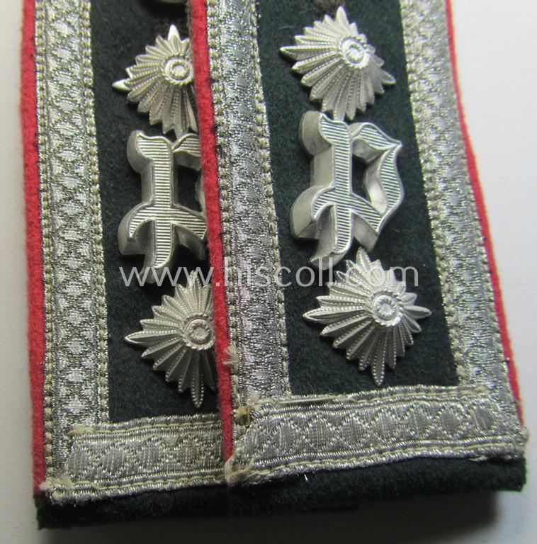 Superb - and fully matching! - pair of WH (Heeres), early-war period- (ie. 'M36 o. M40'-pattern) 'cyphered' NCO-type shoulderstraps as was intended for an: 'Oberfeldwebel eines Panzerjäger-Abts. o. Rgts.'