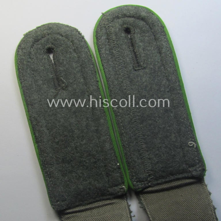 Attractive - fully matching and actually scarcely found! - pair of WH (Heeres) mid-war-period- (ie. 'M41 o. M43'-pattern-) NCO-type shoulderstraps as was intended for usage by an: 'Unteroffizier der Panzer-Grenadier-Trpn.'