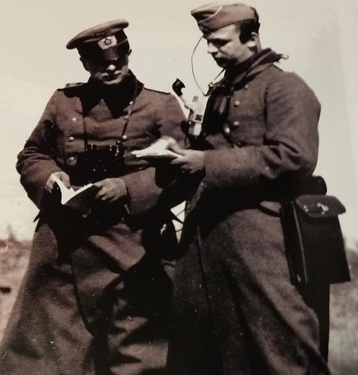 Wehrmacht Brustmikrofon 33 in Original Pouch...Rare!