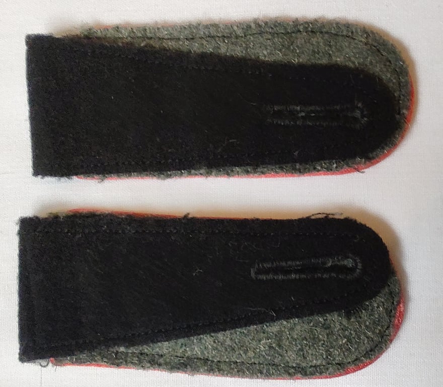 Waffen-SS Panzer pair of matching shoulder straps to an SS-Mann