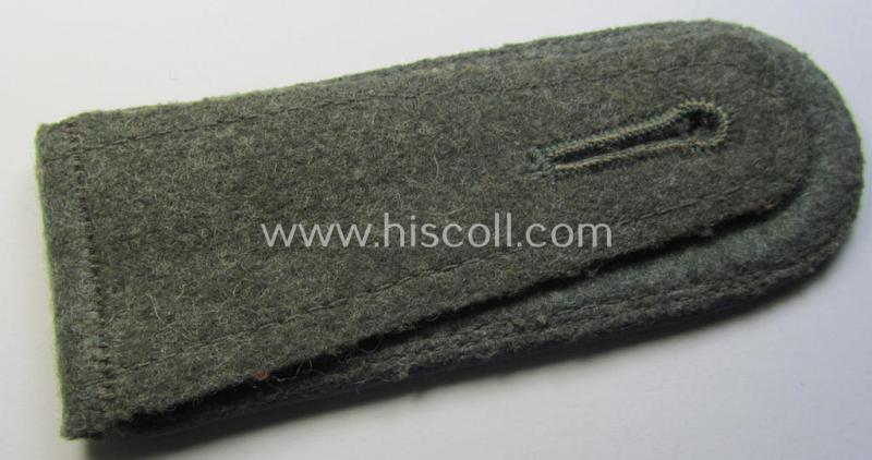 Single - I deem mid-war-period - so-called: 'M40 o. M43'-pattern, WH (Heeres) NCO-type shoulderstrap as piped in the light-blue-coloured branchcolour as was intended for usage by an: 'Uffz. der Nachschub-Truppen'