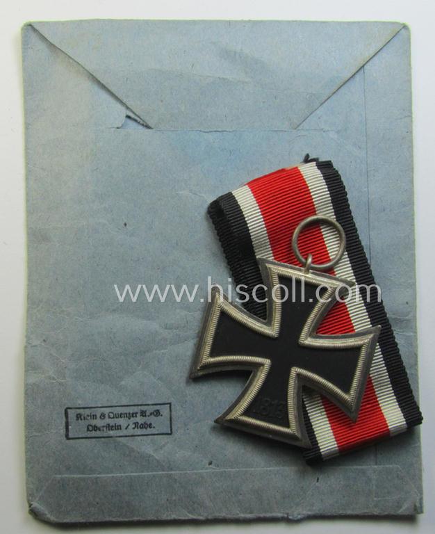 Superb - and 'virtually mint'! - 'Eisernes Kreuz 2. Kl.' (ie. Iron Cross 2nd Class) being a non-maker-marked example that comes stored in its period 'Zellstoff'-based pouch as was produced by the: 'Klein & Quenzer'-company