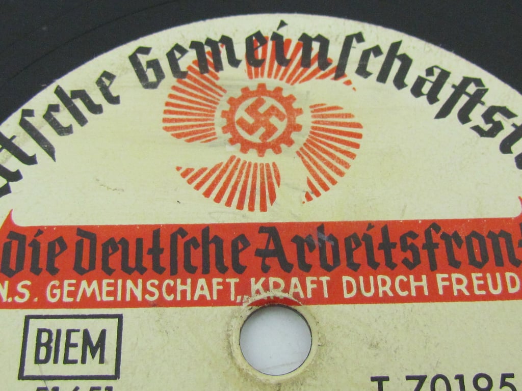 DAF / Kraft durch Freude “Deutsche Gemeinschaftstänze” 78 RPM Record – Telefunken T 70195