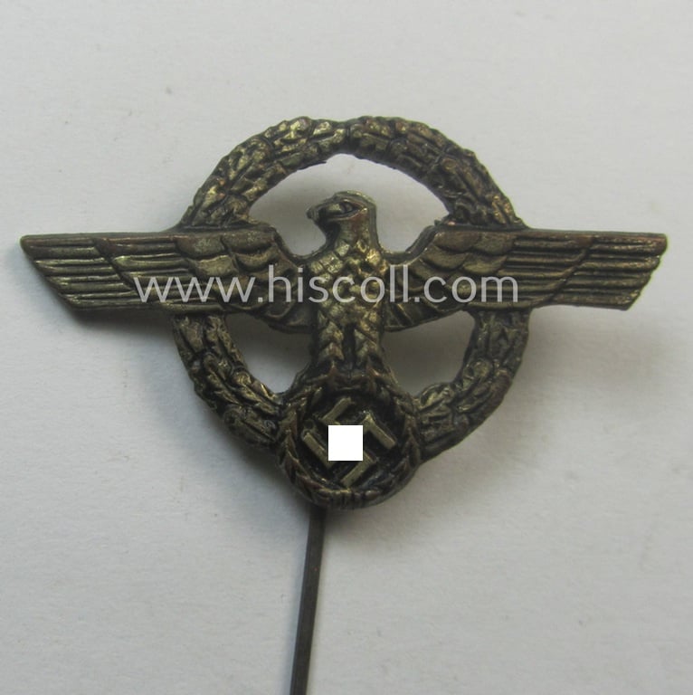 Silver-toned- (and: 'Buntmetall'-based) police ('Polizei o. Gendarmerie') so-called: 'Zivilabzeichen' (or: police civil-attire badge) being a very detailed (albeit non-maker-marked) example that comes mounted onto its long-sized pin