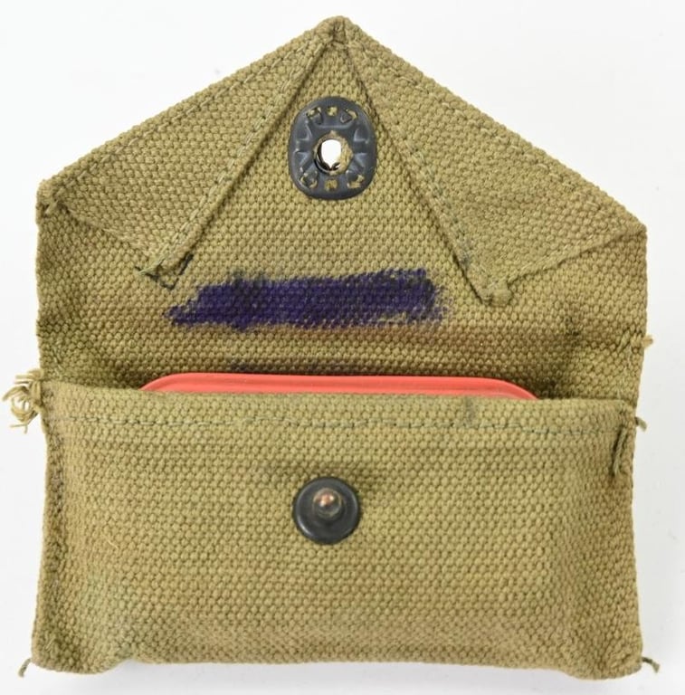 US WW2 M-1924 First Aid Pouch with First Aid Kit