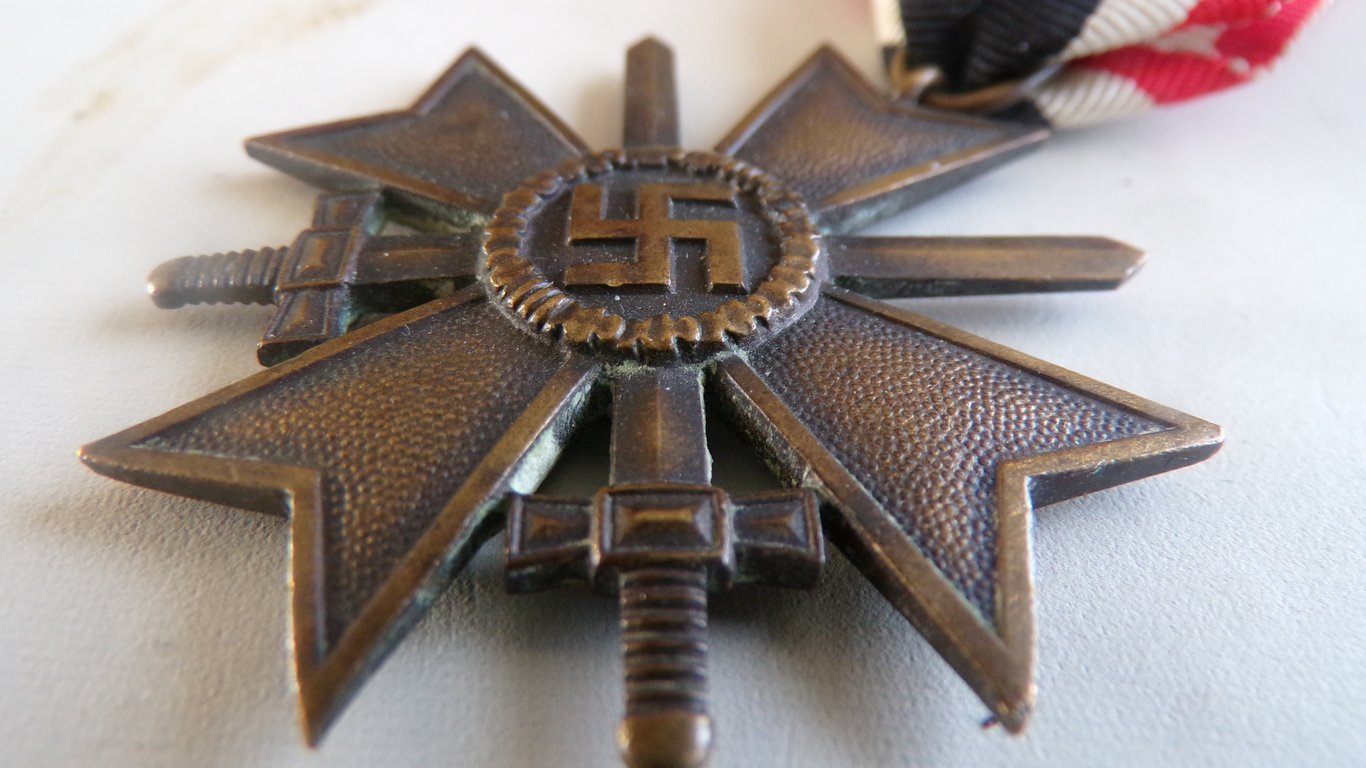 KVK 2nd Class with Swords - Maker 14