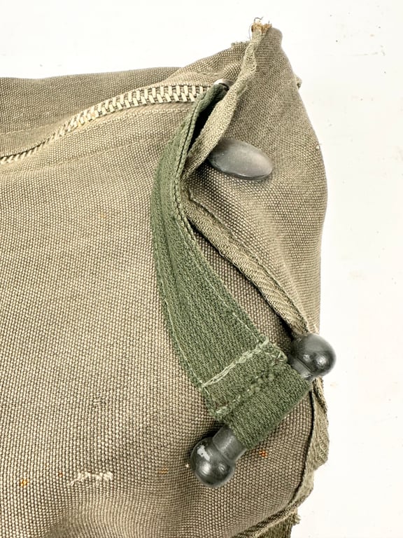 Rare Fallshirmjager gasmask/bag "ebd"