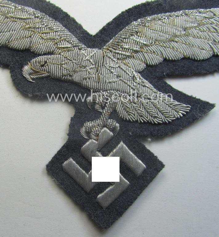 Stunning - very decorative and truly scarcely encountered! - neatly hand-embroidered, WH (Luftwaffe)-related specific 'Umhang' (= cape) officers-pattern eagle (ie. 'Adler für Umhang für Offiziere der Luftwaffe')