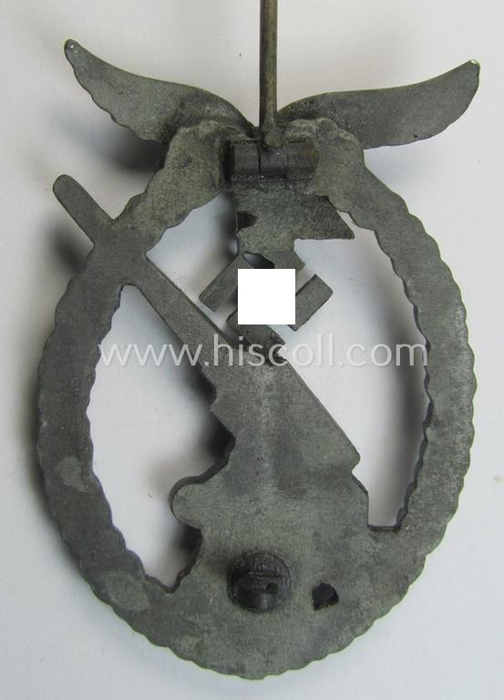 Attractive - and just moderately used! - 'Feinzink'-based example of a WH (Luftwaffe) 'Flakkampfabzeichen' being a very detailed albeit non-maker-marked example as was (I deem) produced by the: 'Steinhauer & Lück'-company