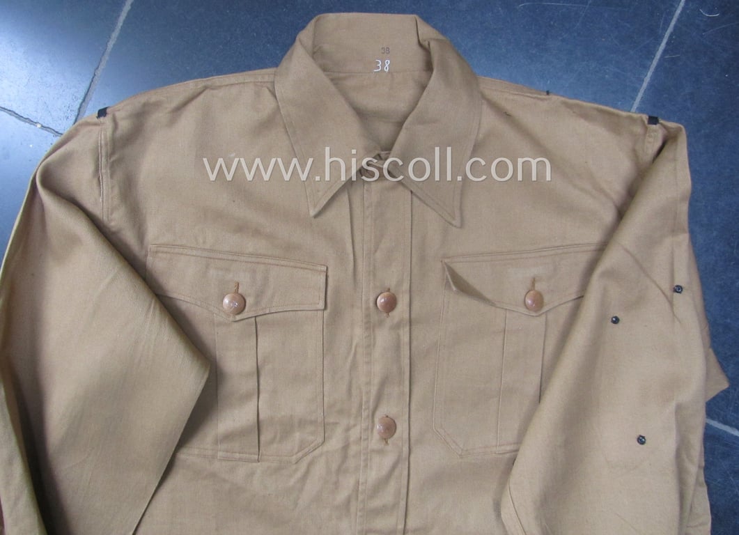 Hardly used, HJ- (ie. 'Hitler-Jugend'-) 'standard-issue'-pattern, beige-brown- (ie. 'braunes'-) coloured: 'under-the-tunic'-shirt (ie. 'Braunhemd nach Vorschrift des RJF') that comes in a wonderful condition