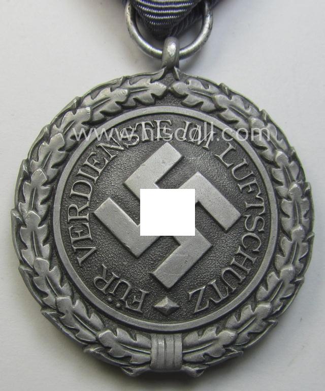 Light-weight (ie. typical aluminium-based) medal as was intended for air-raid wardens 2nd. class (or: 'Luftschutz-Ehrenzeichen 2. Stufe') that comes stored in its period, dove-grey-coloured etui