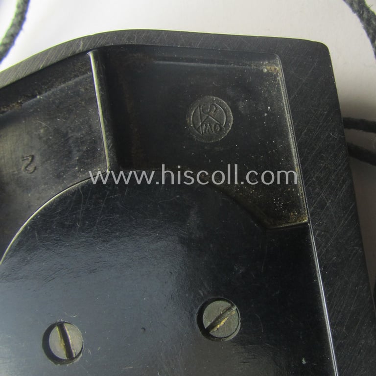 'Standard-issue'-pattern, WH compass (or: 'Marschkompass') as executed in black-coloured 'Bakelite' (being a clearly 'MK'-maker-marked example that comes mounted onto its period cord)