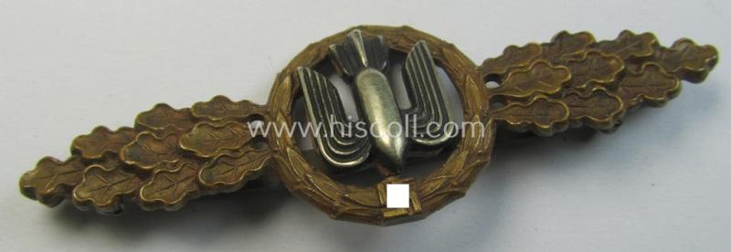 Stunning - and truly detailed! - 'Buntmetall'-based- (albeit non-maker-marked) specimen of a WH (Luftwaffe) 'Frontflugspange für Kampfflieger in Bronze' that comes stored in its early-war-pattern etui as issued