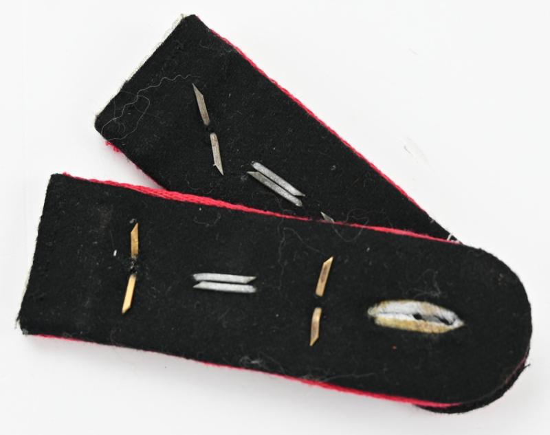 German Waffen-SS Hauptsturmführer Shoulderboards